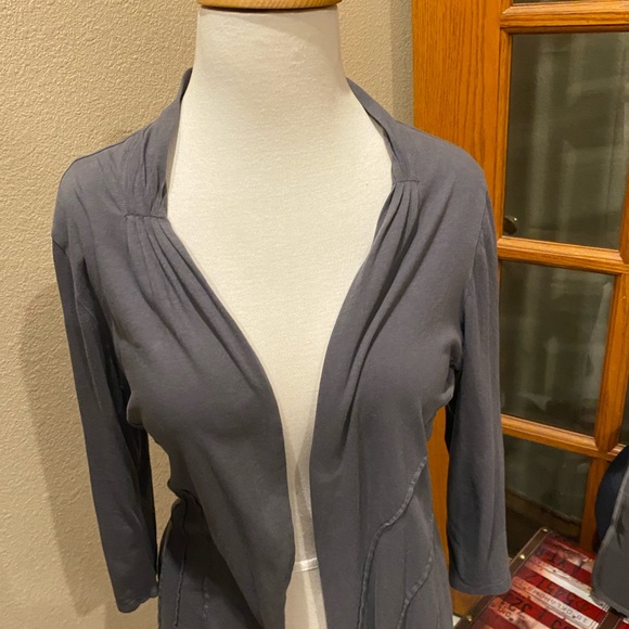 Light and small cardigan great to wear with sleeves blouses or dresses size M - Picture 5 of 9